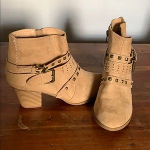 Express Booties. Size 8
